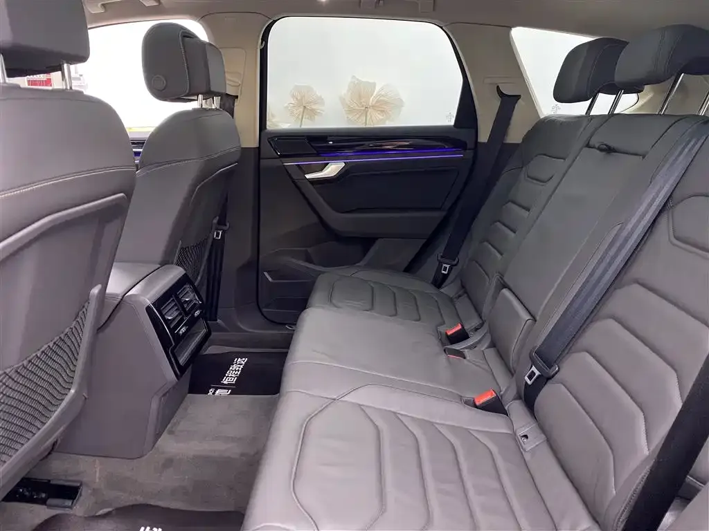 Volkswagen Touareg 2023 из CN, фото 8