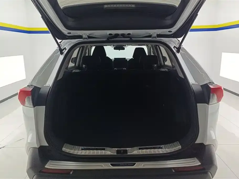 Toyota RAV4 2022 из CN, фото 4