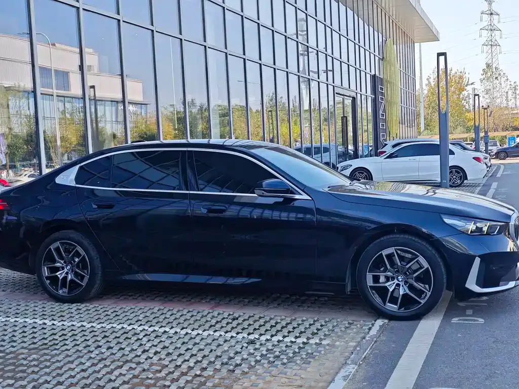 BMW 5 Series 2024 из CN, фото 5