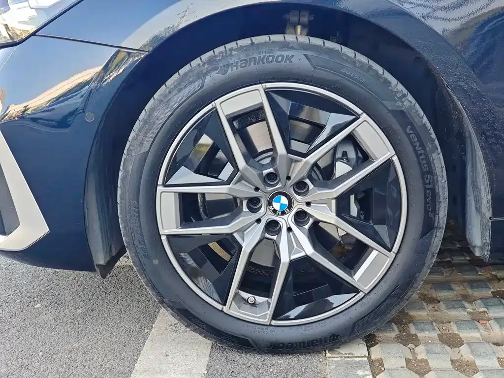 BMW 5 Series 2024 из CN, фото 6