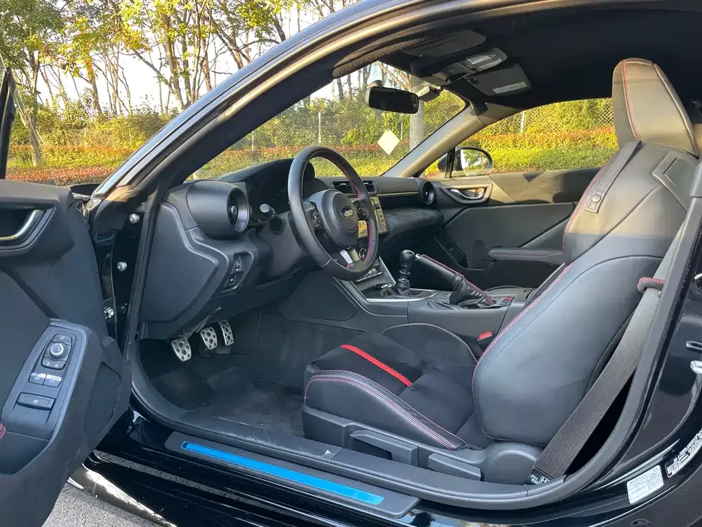 Subaru BRZ 2023 из CN, фото 4