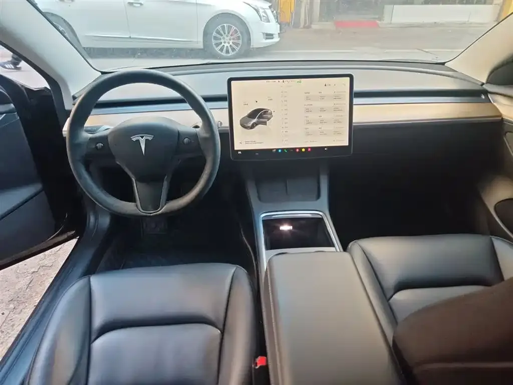 Tesla Model 3 — фото 10