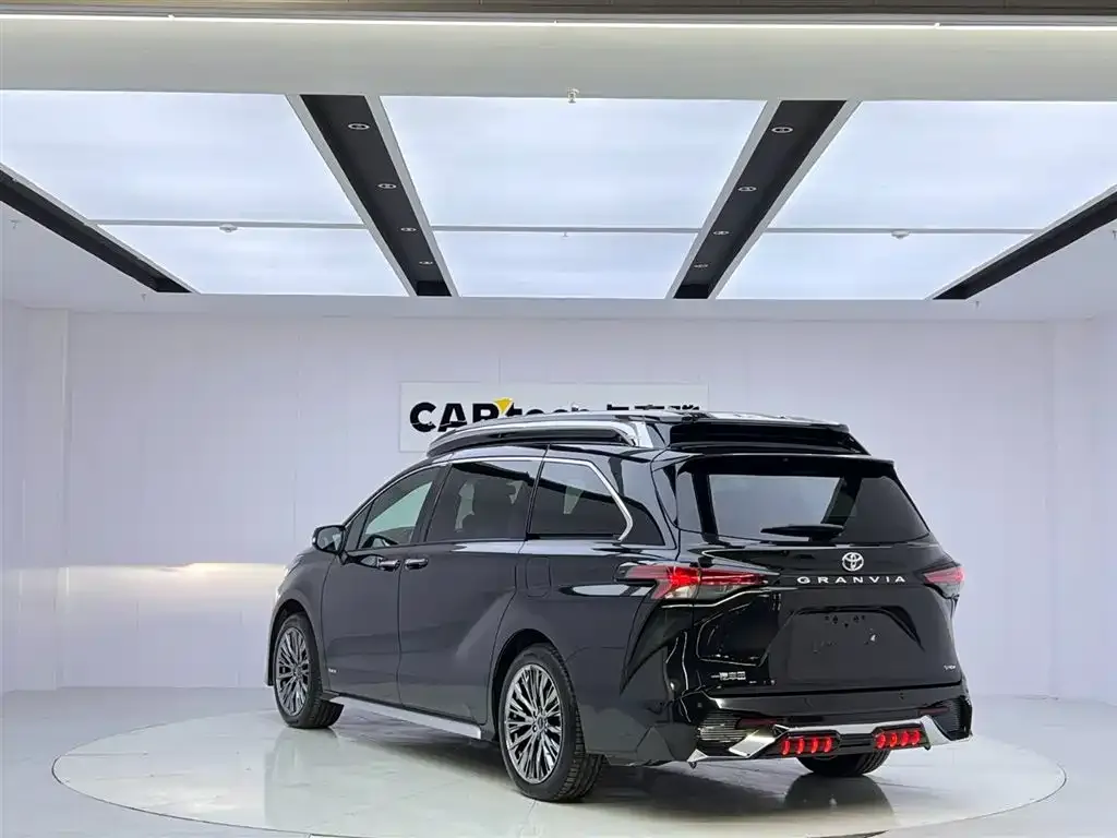 Toyota Granvia 2025 из CN, фото 3