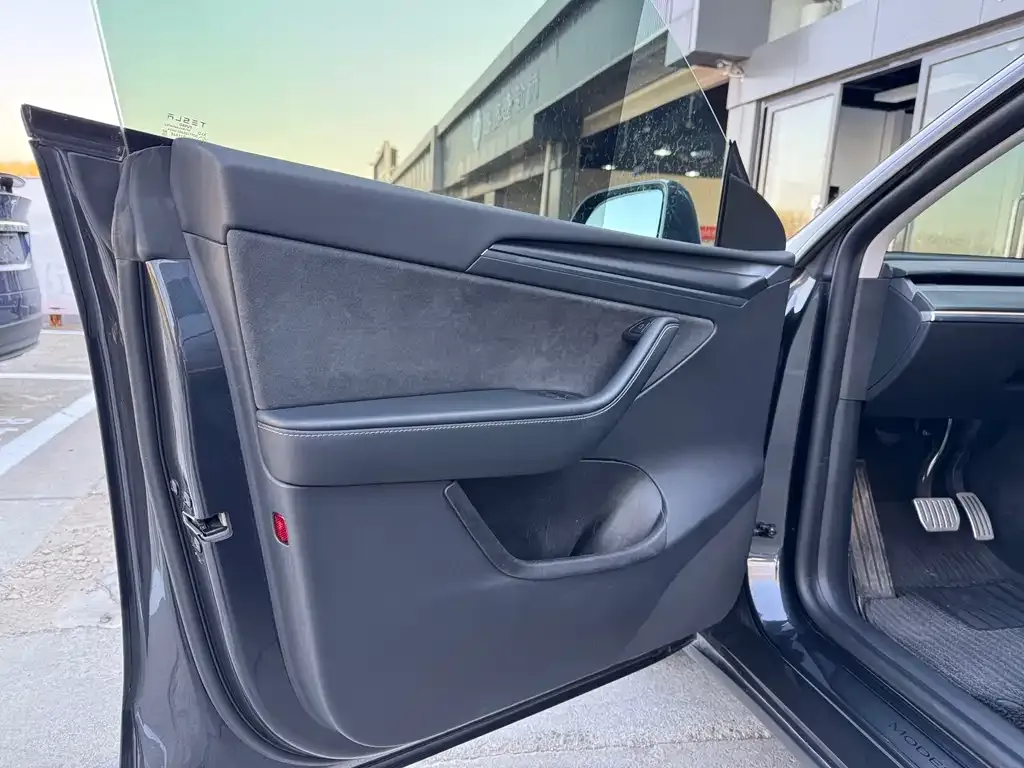 Tesla Model Y 2024 из CN, фото 7
