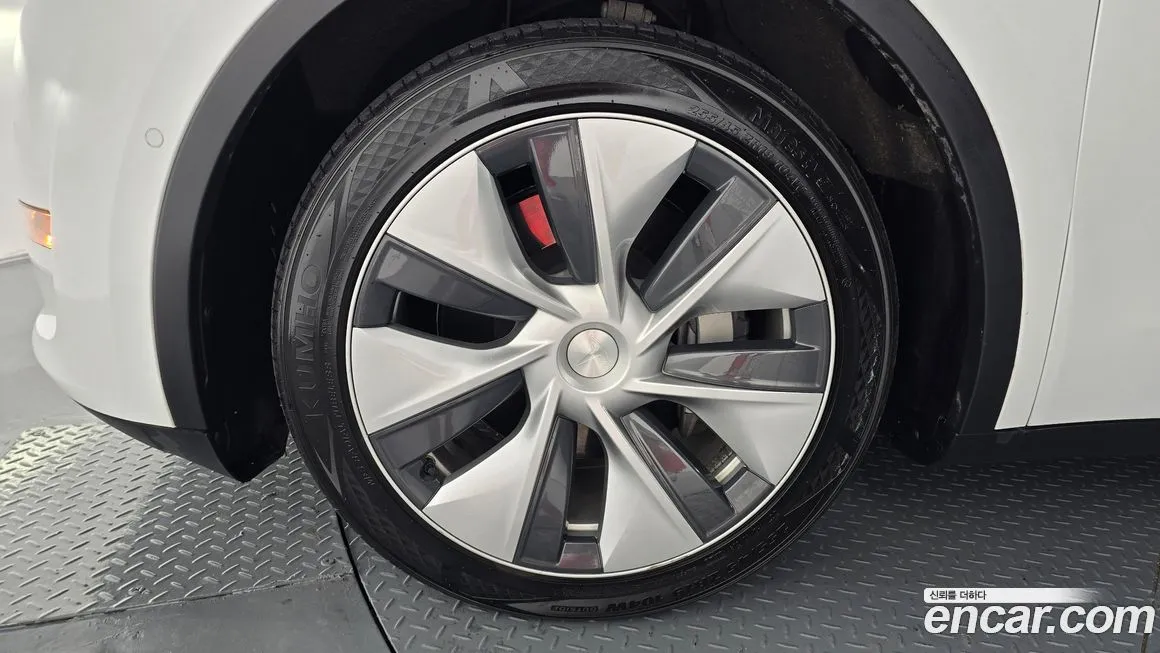 Tesla Model Y — фото 5