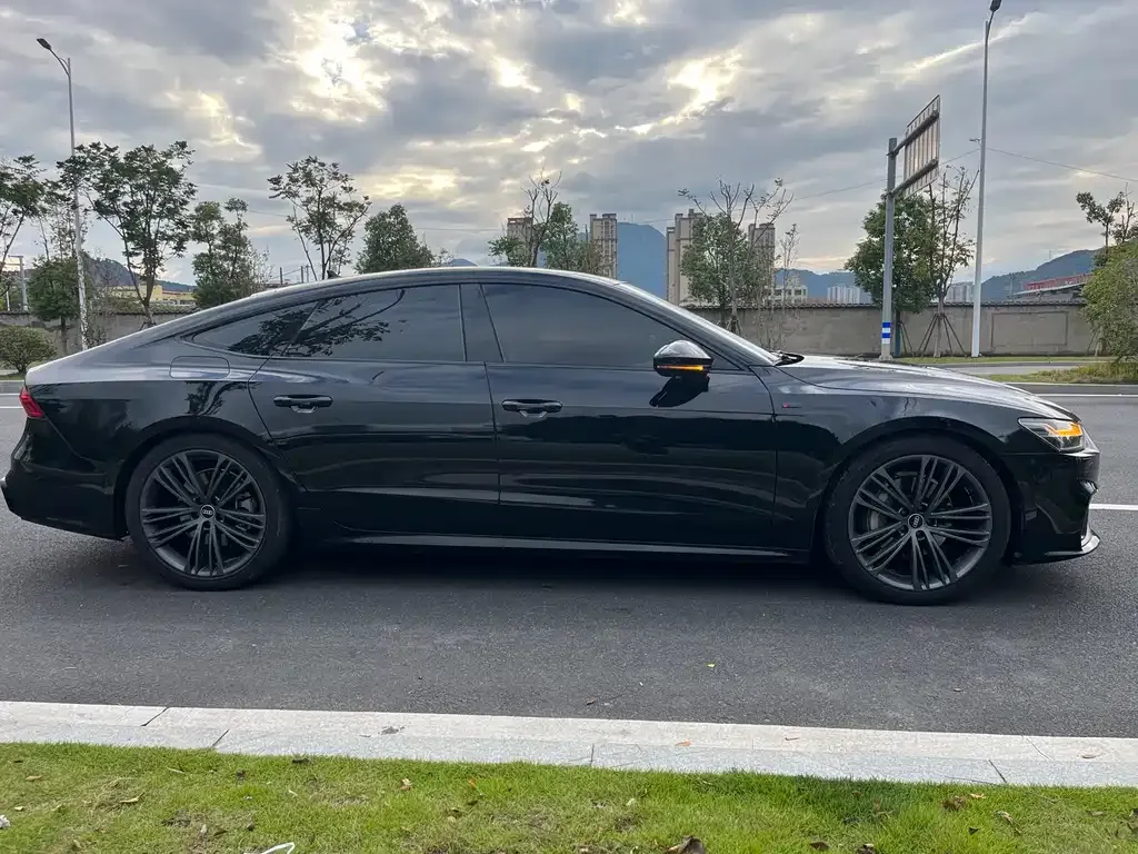 Audi A7 2022 из CN, фото 4