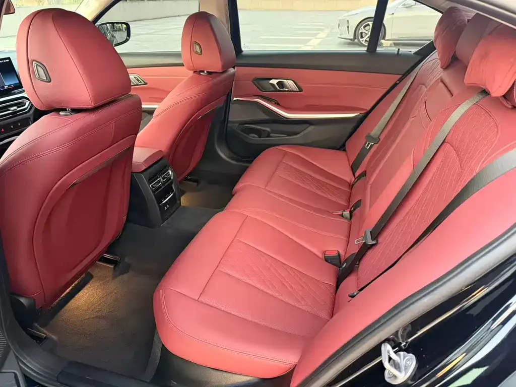 BMW 3 Series 2024 из CN, фото 8