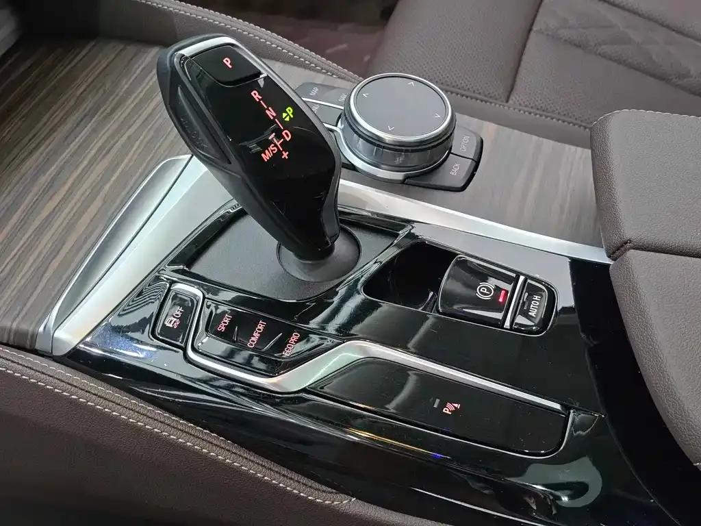 BMW 5 Series 2023 из CN, фото 9