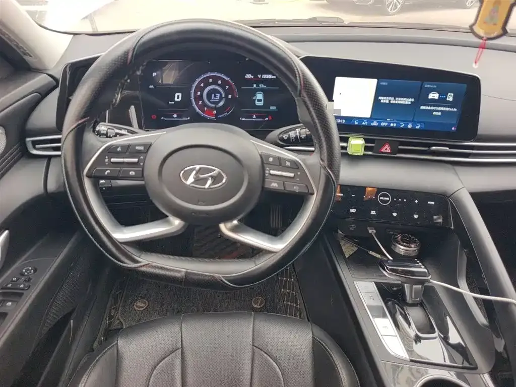 Hyundai Elantra — фото 3