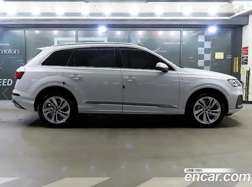 Audi Q7 2021 из KR, фото 3