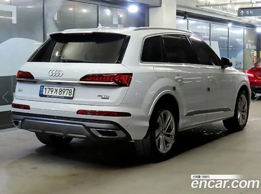 Audi Q7 2021 из KR, фото 4
