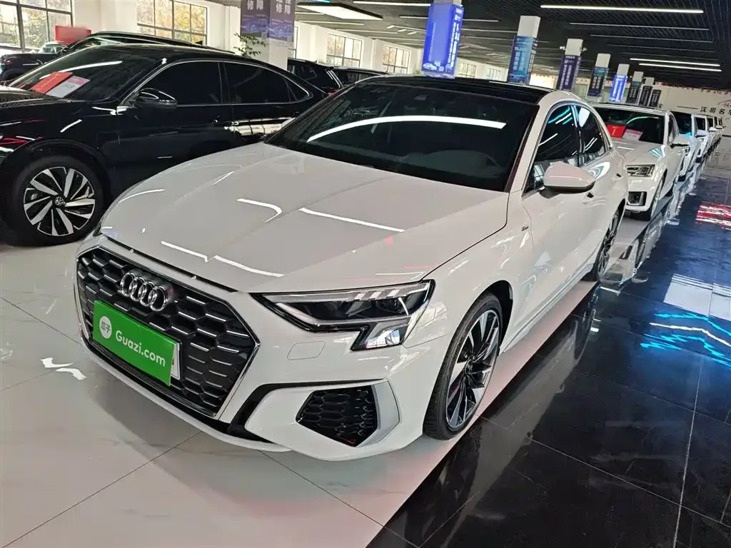 Audi A3 2023 из CN, фото 2