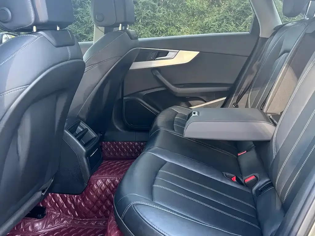 Audi A4L 2022 из CN, фото 5