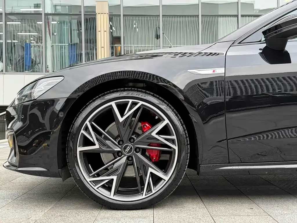 Audi A7L 2024 из CN, фото 5