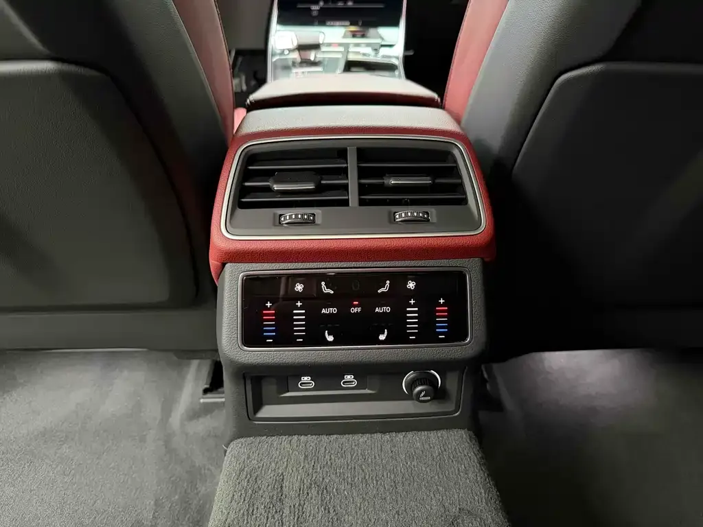 Audi A7L 2024 из CN, фото 7