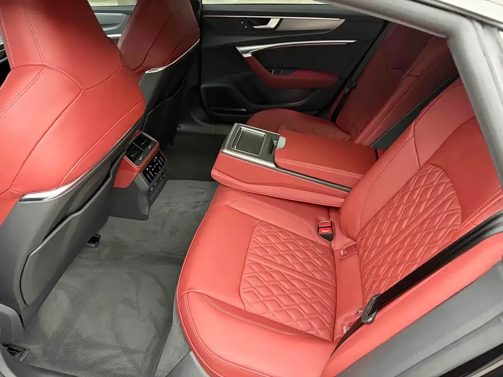 Audi A7L 2024 из CN, фото 9