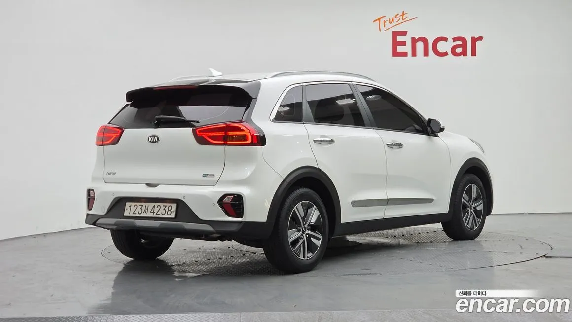 Kia Niro 2021 из KR, фото 2