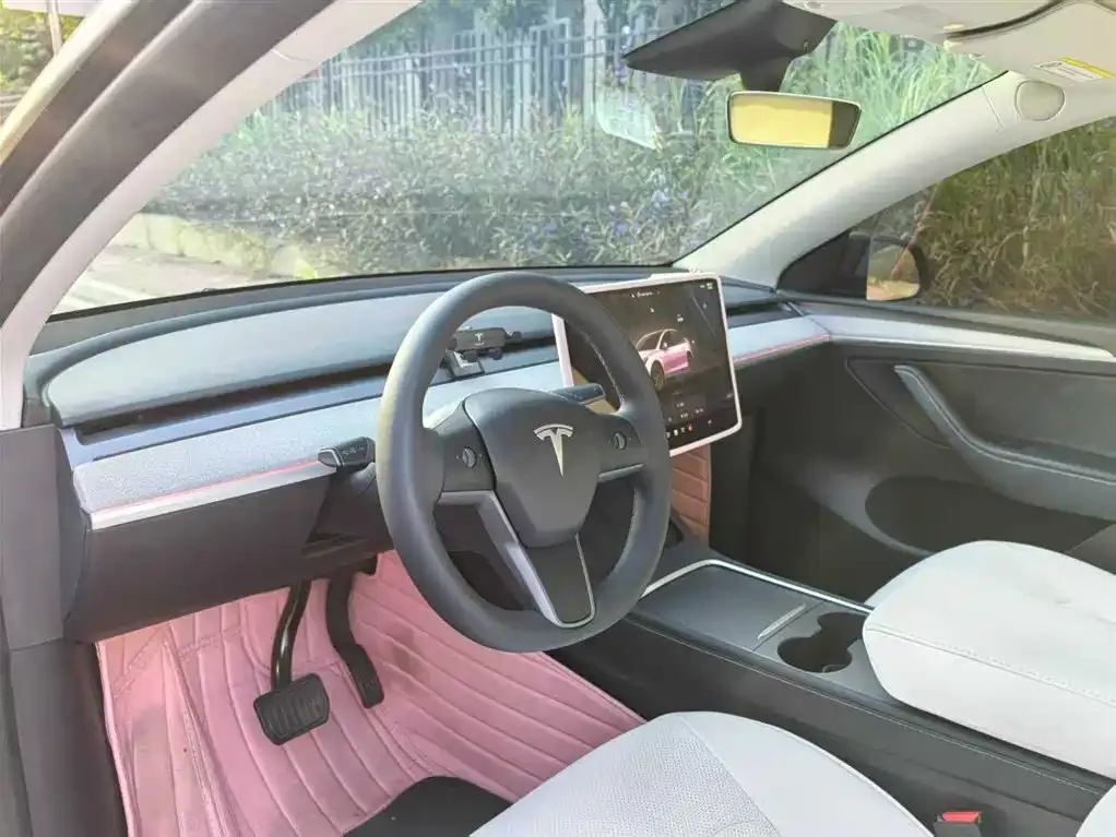 Tesla Model Y — фото 6