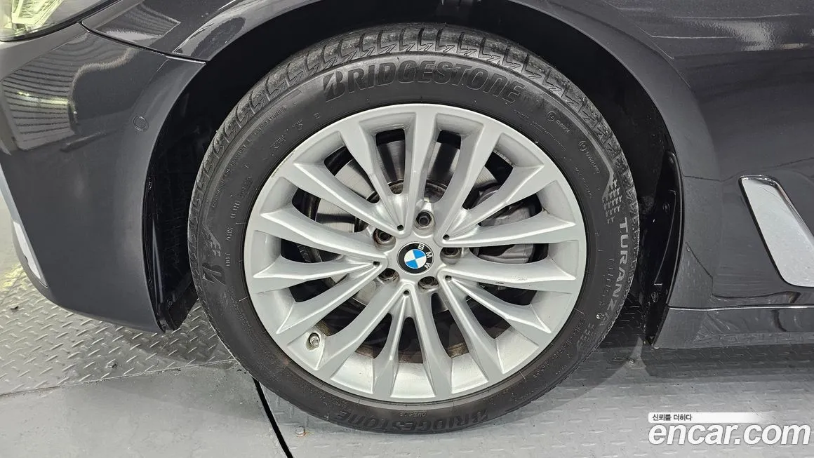 BMW 5-Series 2023 из KR, фото 5