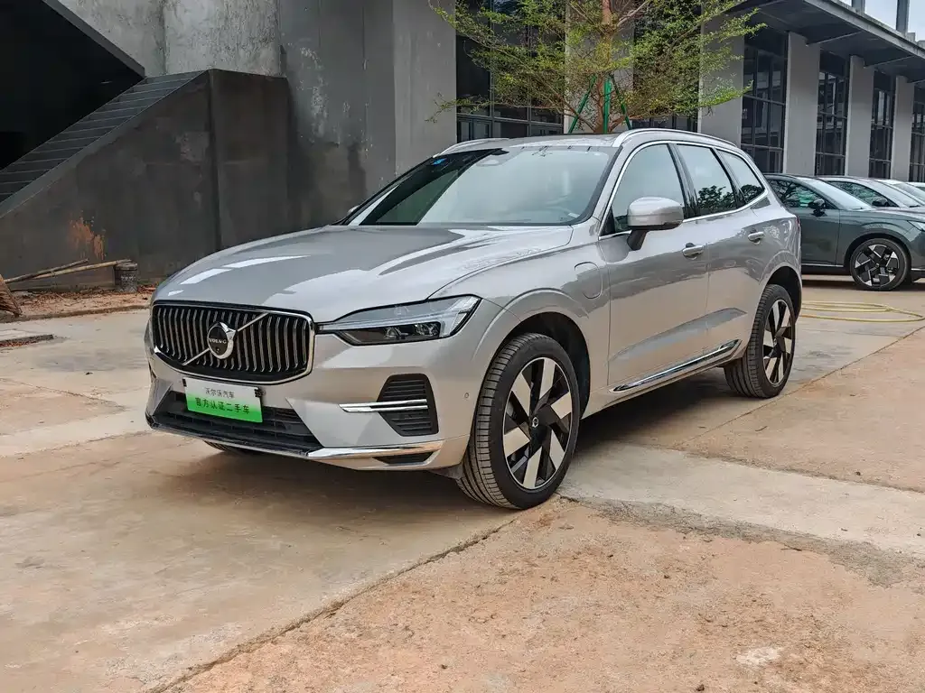 Volvo XC60 PHEV 2023 из CN, фото 1