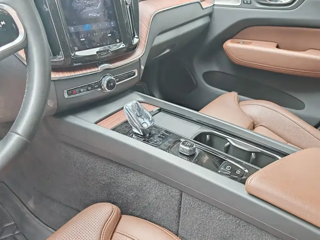 Volvo XC60 PHEV 2023 из CN, фото 10