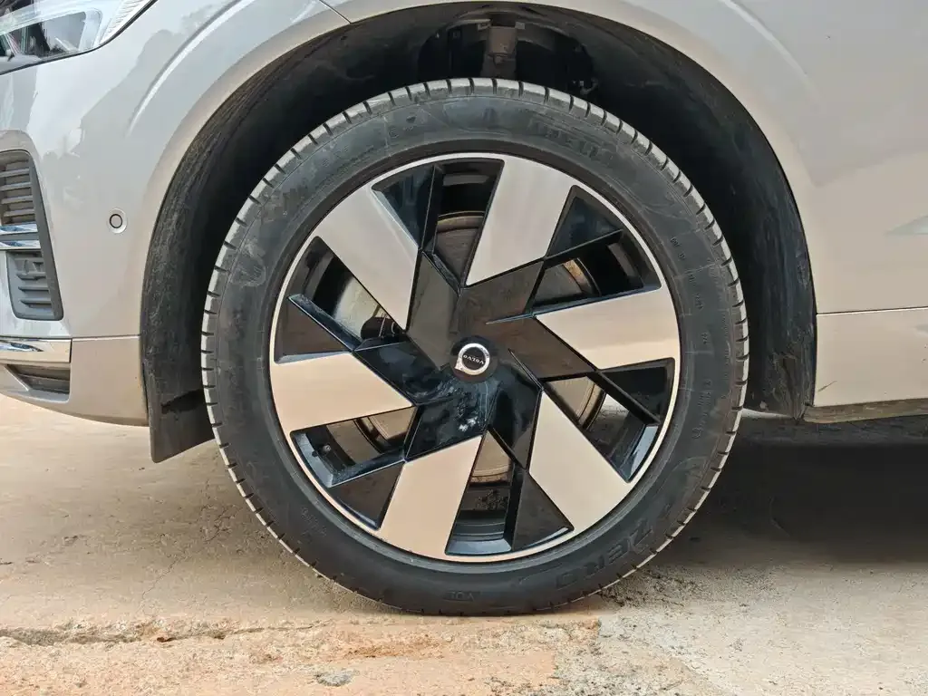 Volvo XC60 PHEV 2023 из CN, фото 5