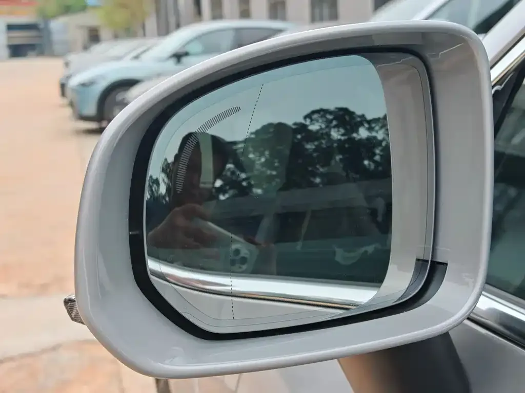 Volvo XC60 PHEV 2023 из CN, фото 7