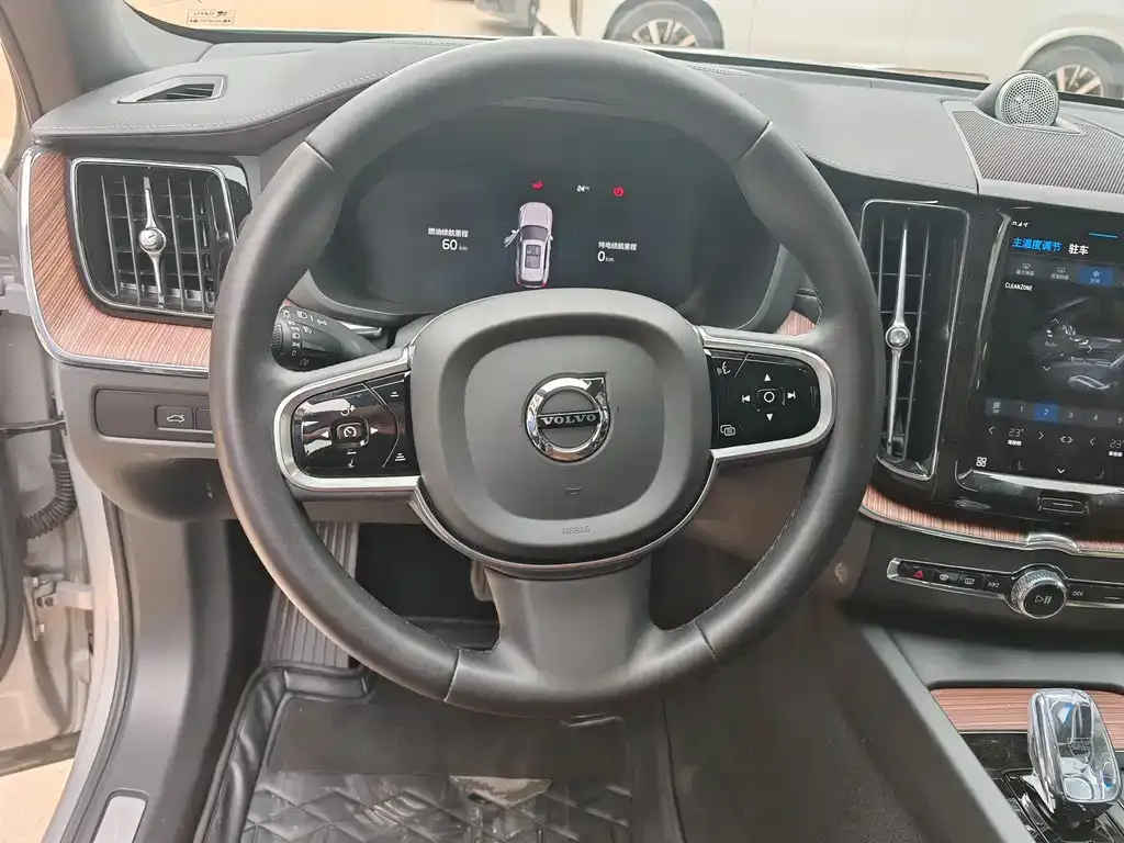Volvo XC60 PHEV 2023 из CN, фото 9