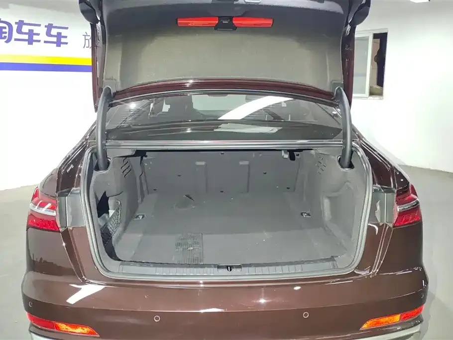 Audi A6L 2023 из CN, фото 4