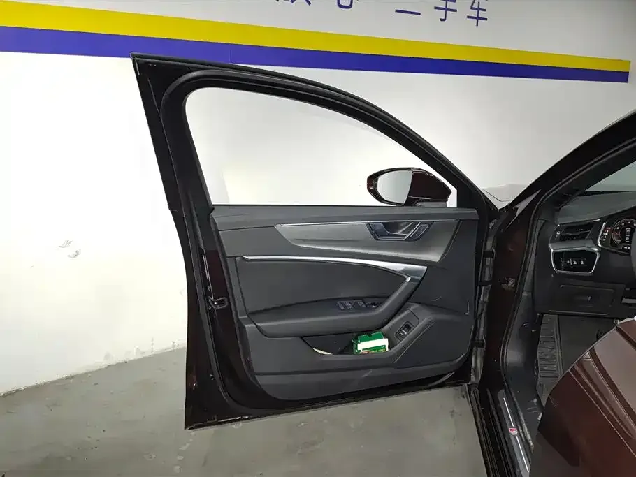 Audi A6L 2023 из CN, фото 7