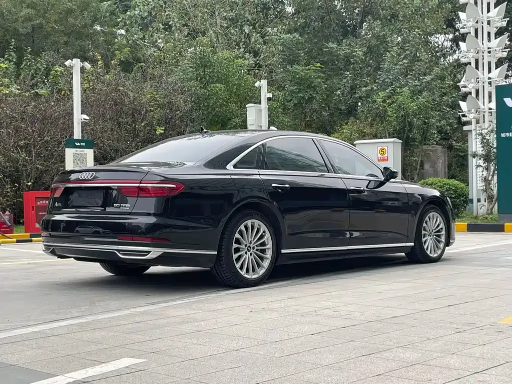 Audi A8 2021 из CN, фото 3