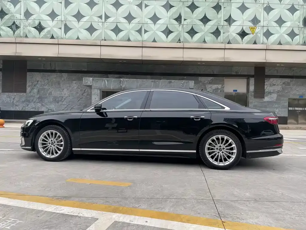 Audi A8 2021 из CN, фото 4