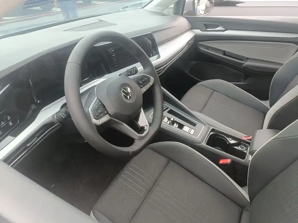 Volkswagen Golf 2024 из CN, фото 10