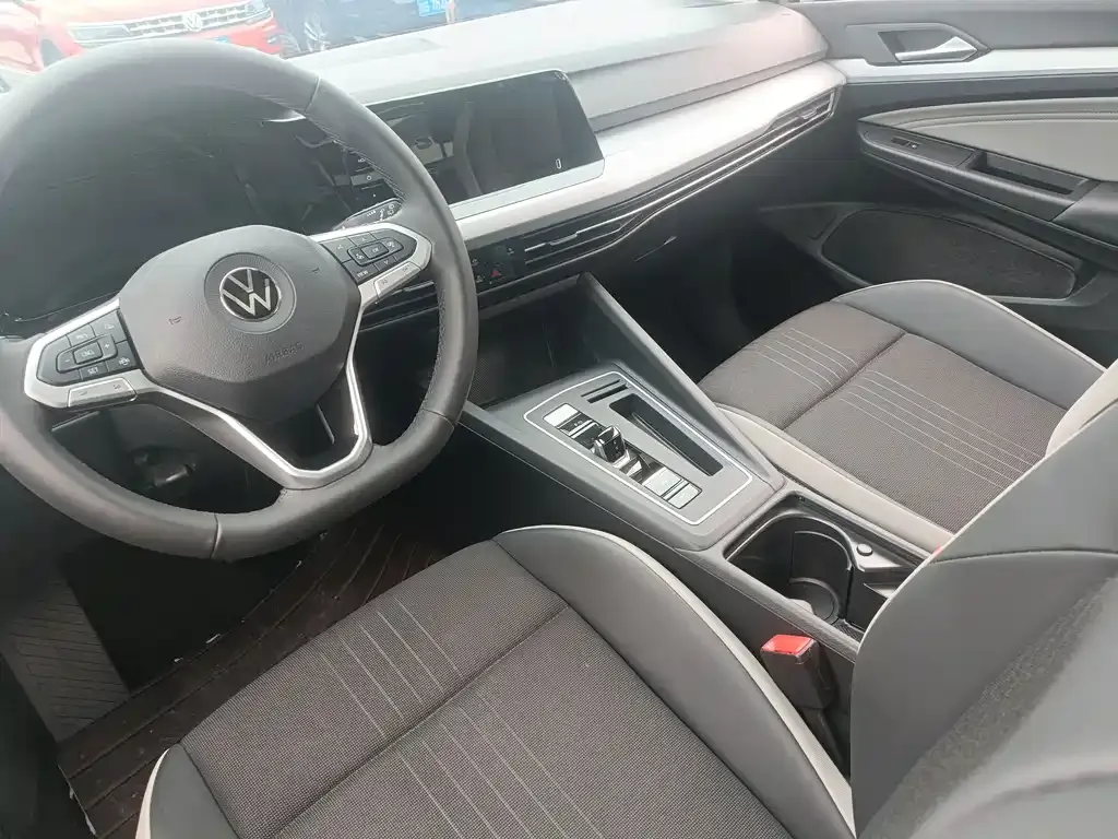 Volkswagen Golf 2024 из CN, фото 9