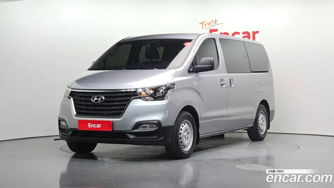 Hyundai Starex — фото 1