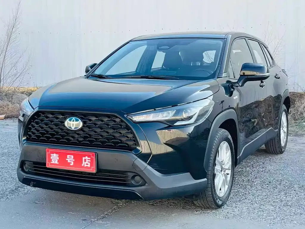 Toyota Corolla Cross — фото 1