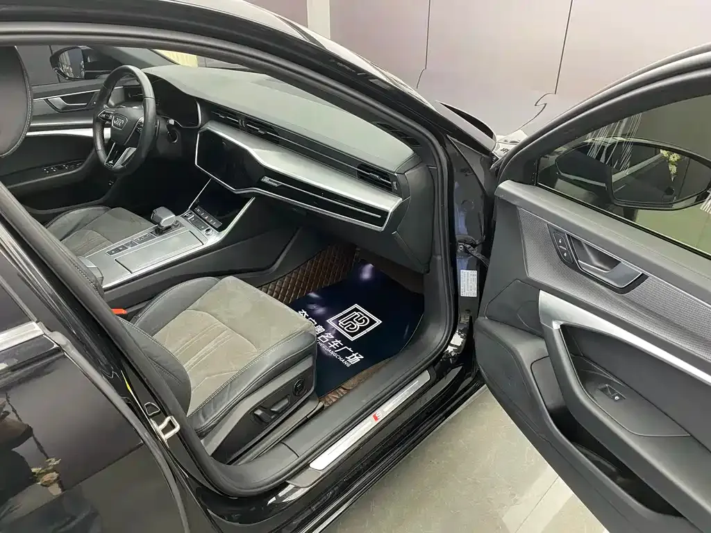 Audi A6L 2022 из CN, фото 5