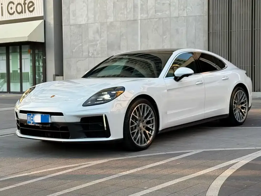 Porsche Panamera — фото 1