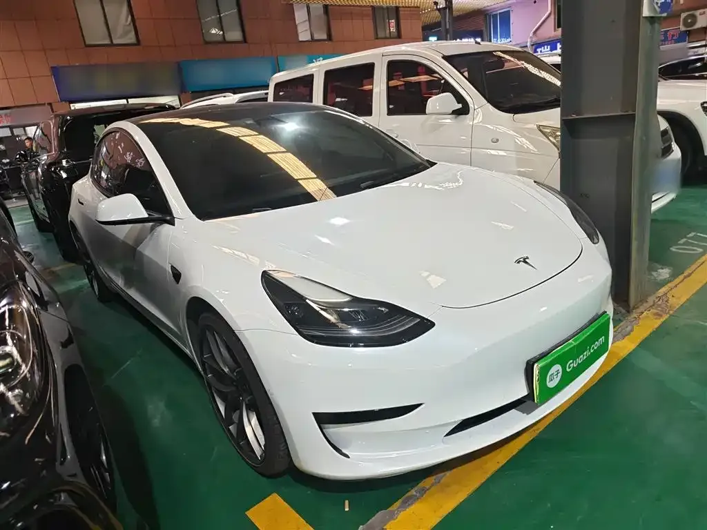 Tesla Model 3 — фото 4