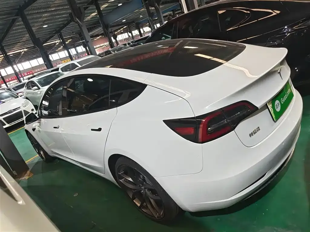 Tesla Model 3 — фото 5