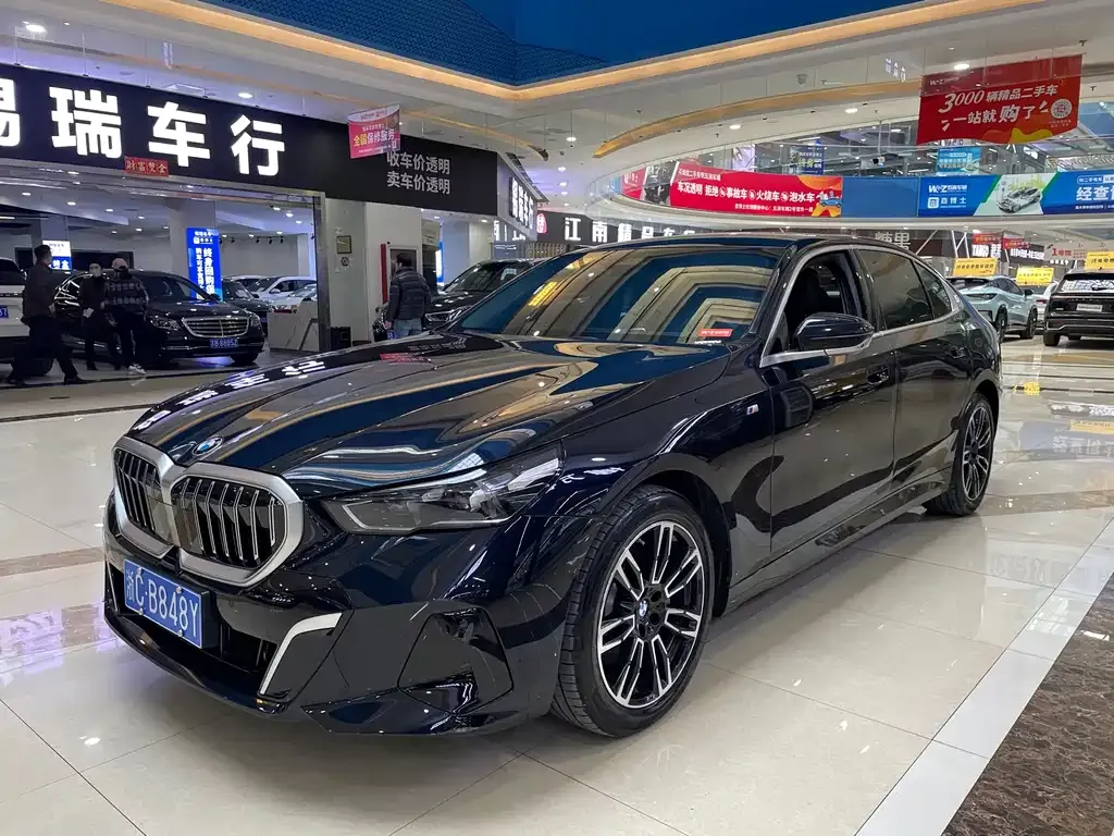 BMW 5 Series 2025 из CN, фото 1