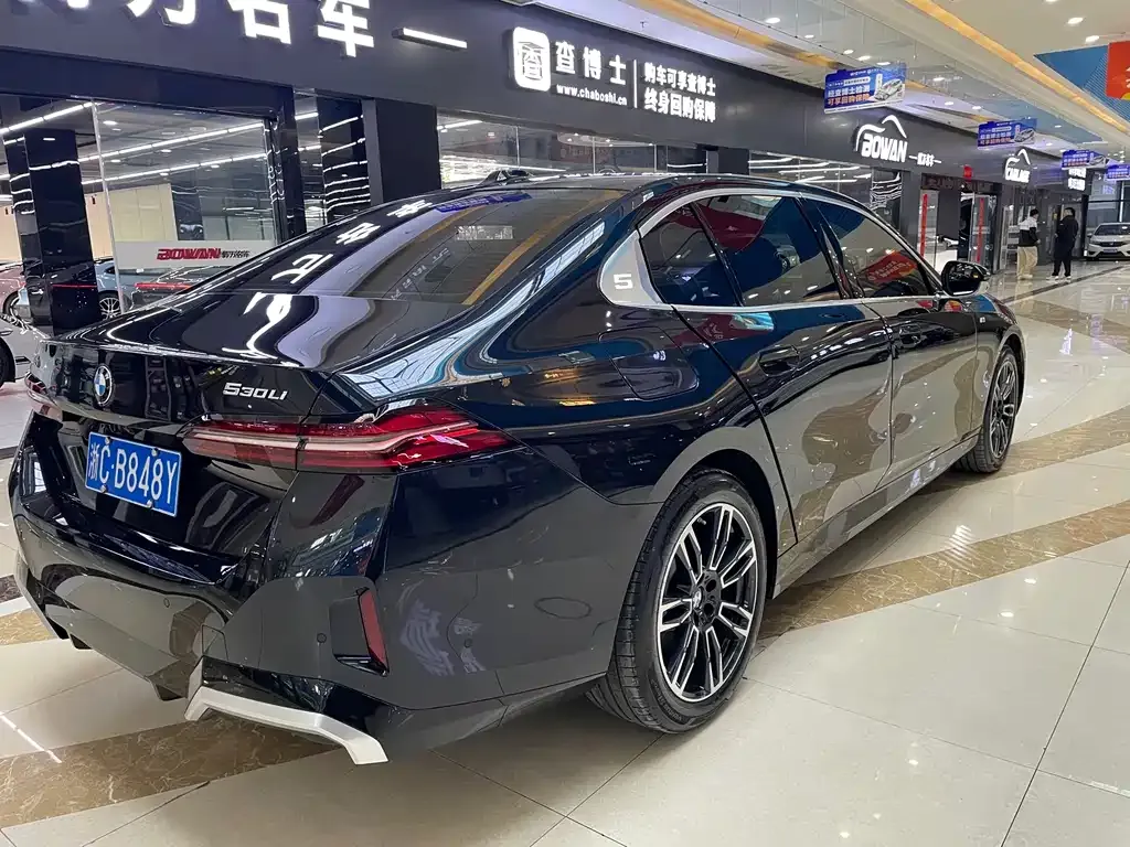 BMW 5 Series 2025 из CN, фото 10