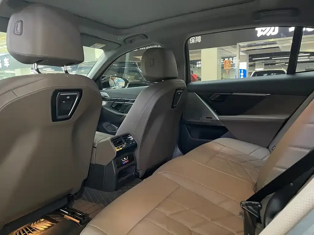 BMW 5 Series 2025 из CN, фото 5
