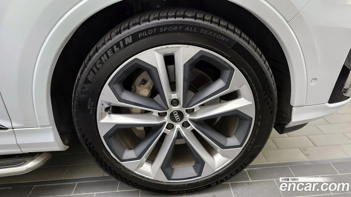 Audi Q7 2023 из KR, фото 5