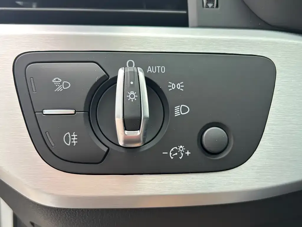 Audi A4L 2022 из CN, фото 10