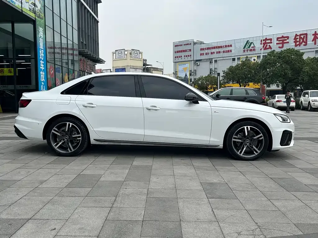 Audi A4L 2022 из CN, фото 4
