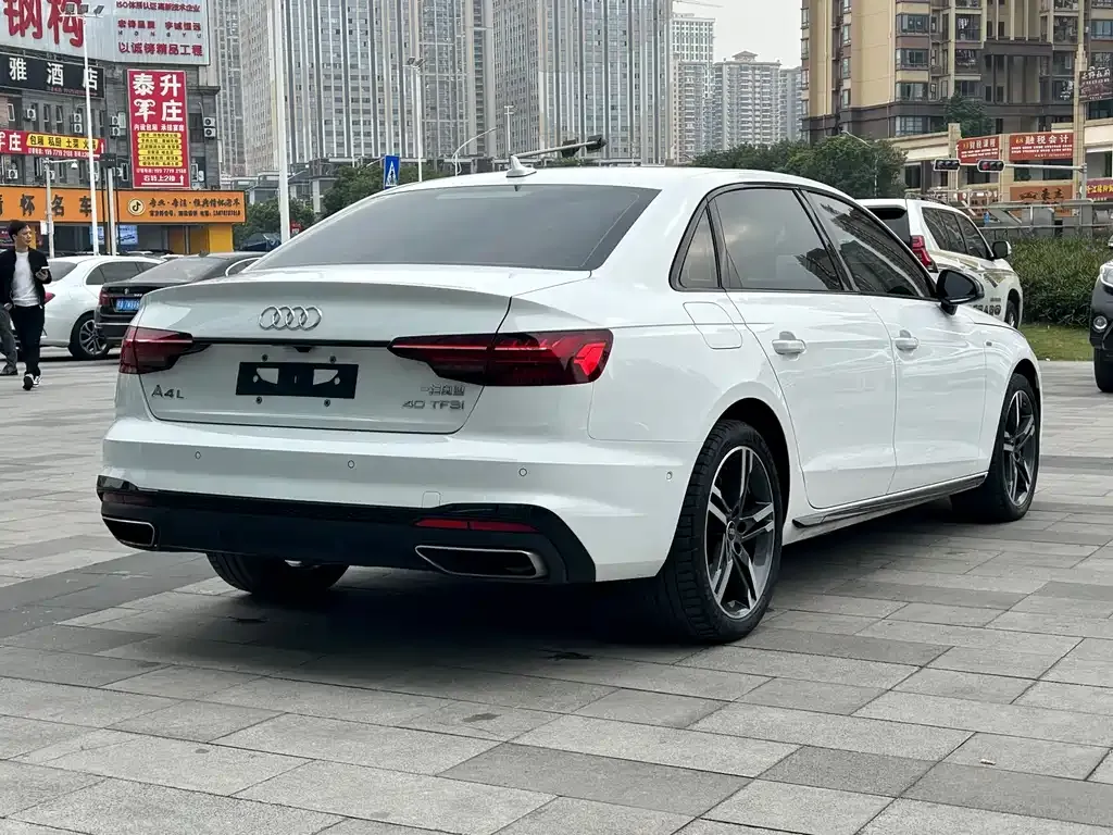 Audi A4L 2022 из CN, фото 5