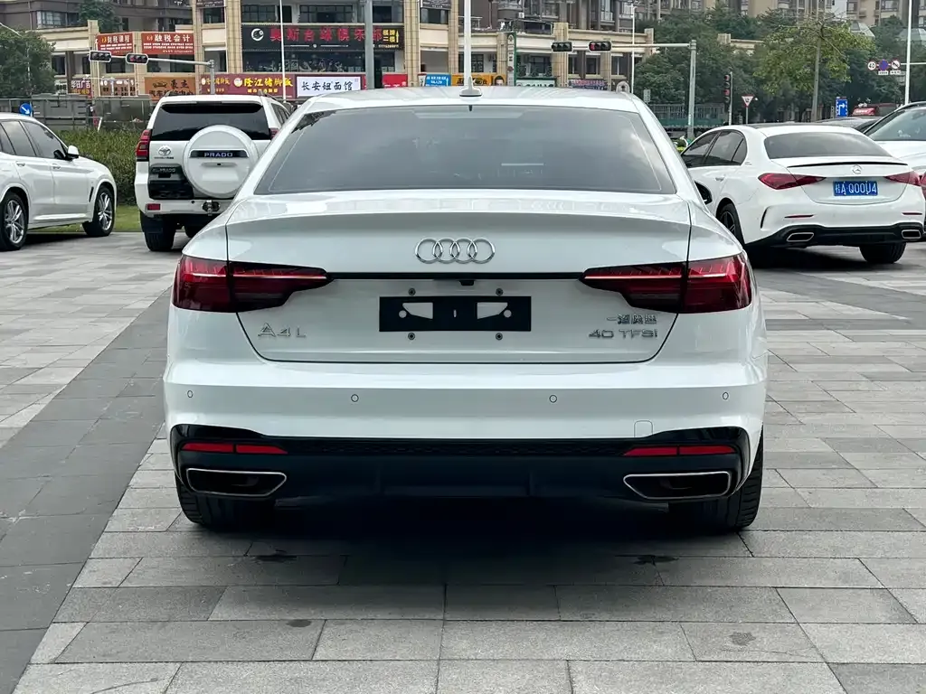 Audi A4L 2022 из CN, фото 6