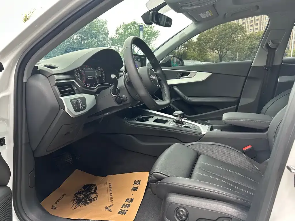Audi A4L 2022 из CN, фото 8