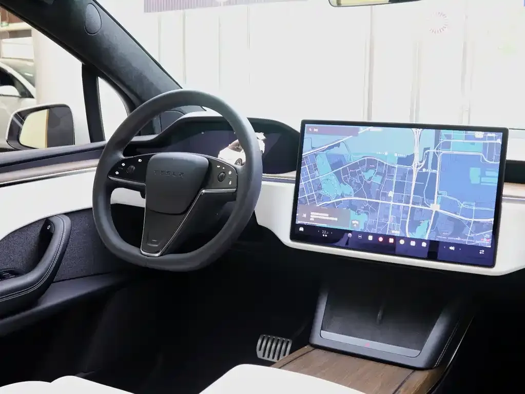 Tesla Model X — фото 8